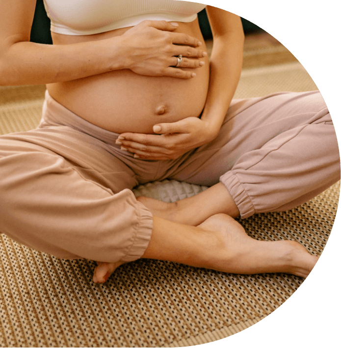 femme enceinte ventre arrondi osteopathe specialise femme enceinte
